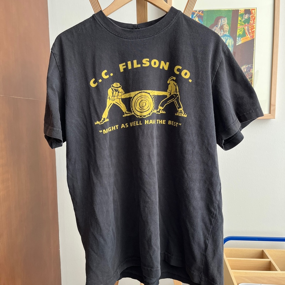 Filson Mens size large tee